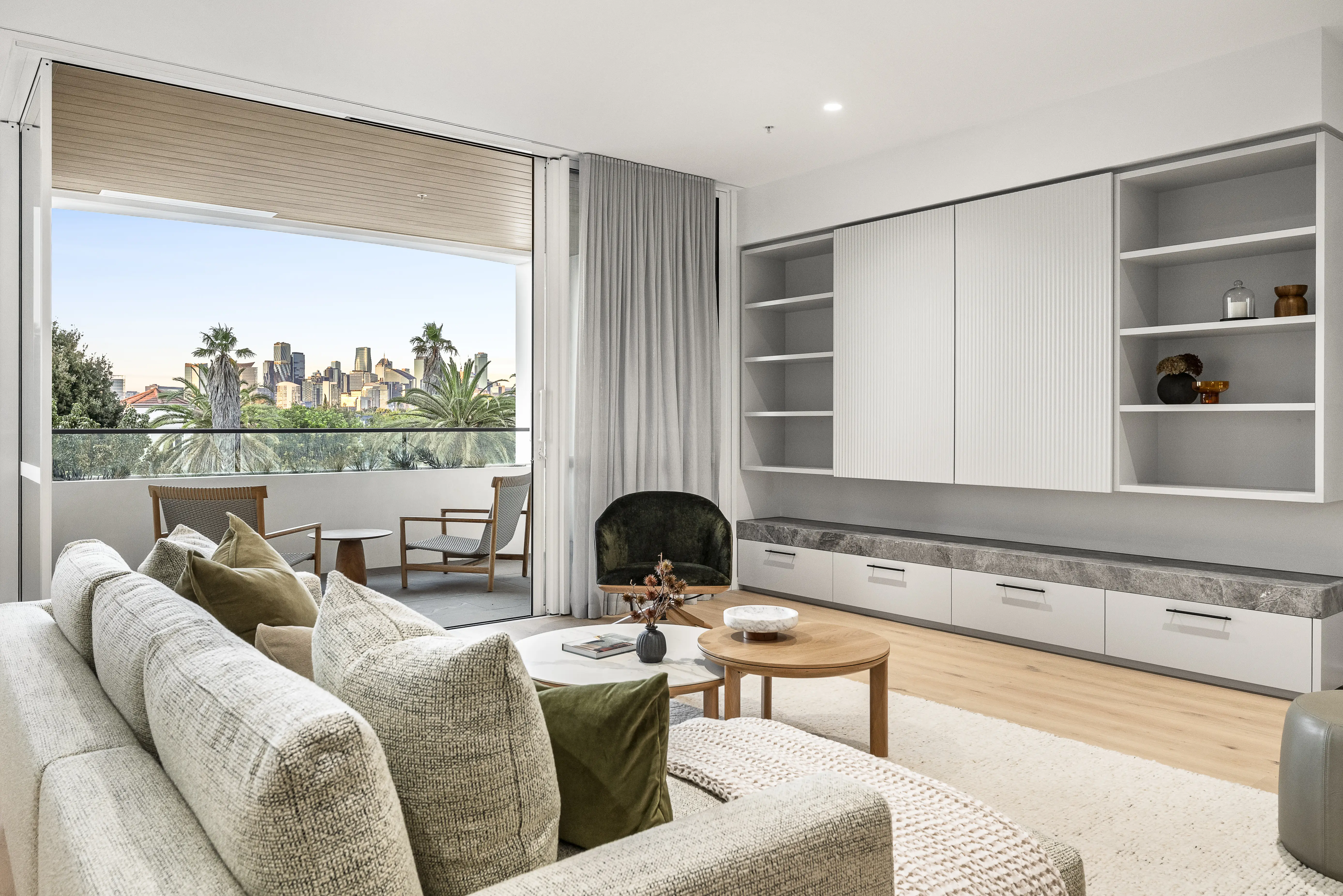 552589_102-103_beach_street-182