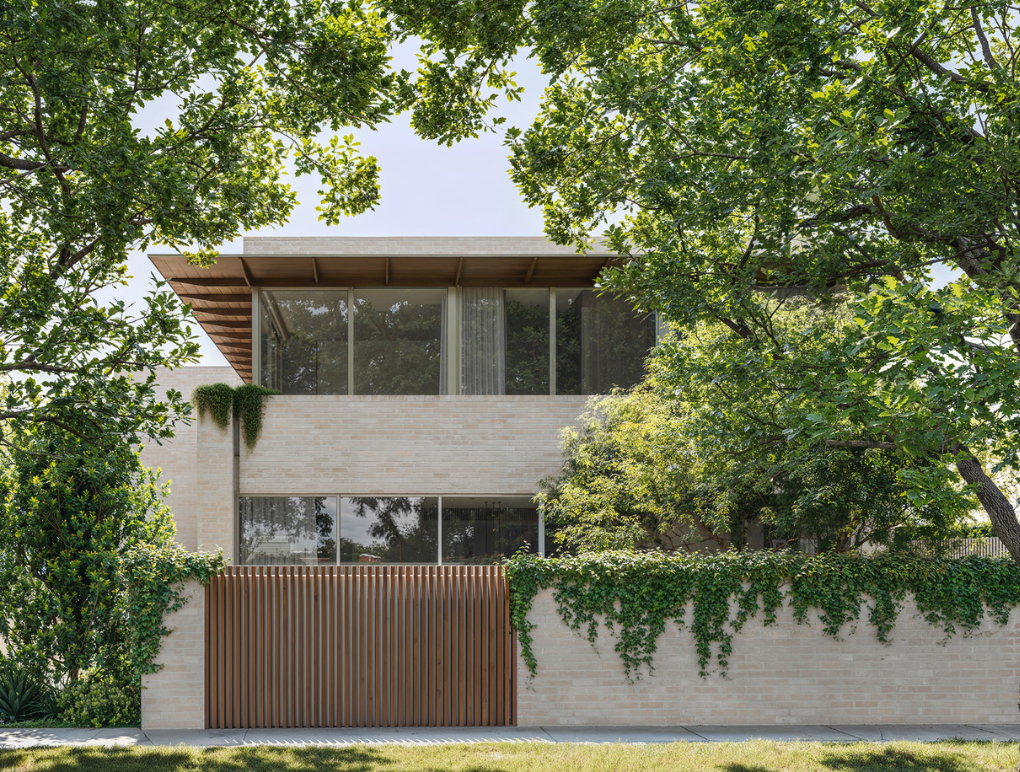 Armadale, Made By Molti