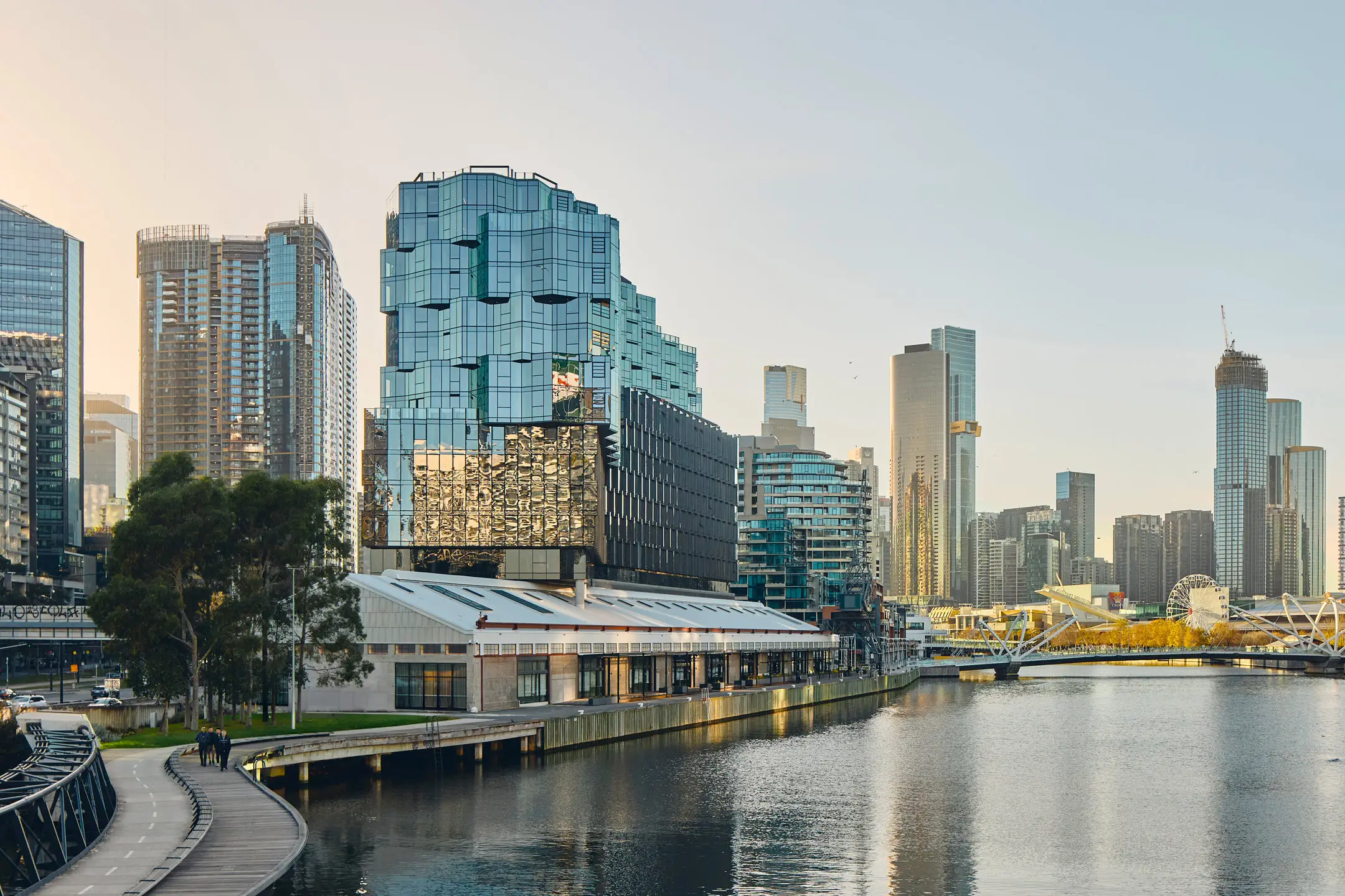 riverlee_1hotelhomesmelbourne_external1_peterbennetts_compressed